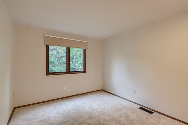 Building Photo - 16726 NE 41st St