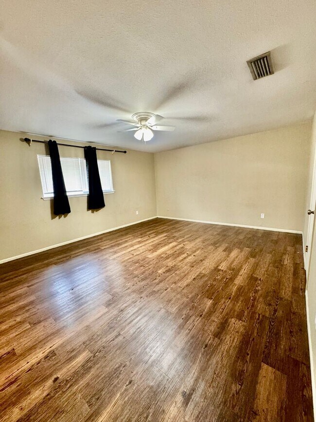 Building Photo - 5122 Moultrie Dr