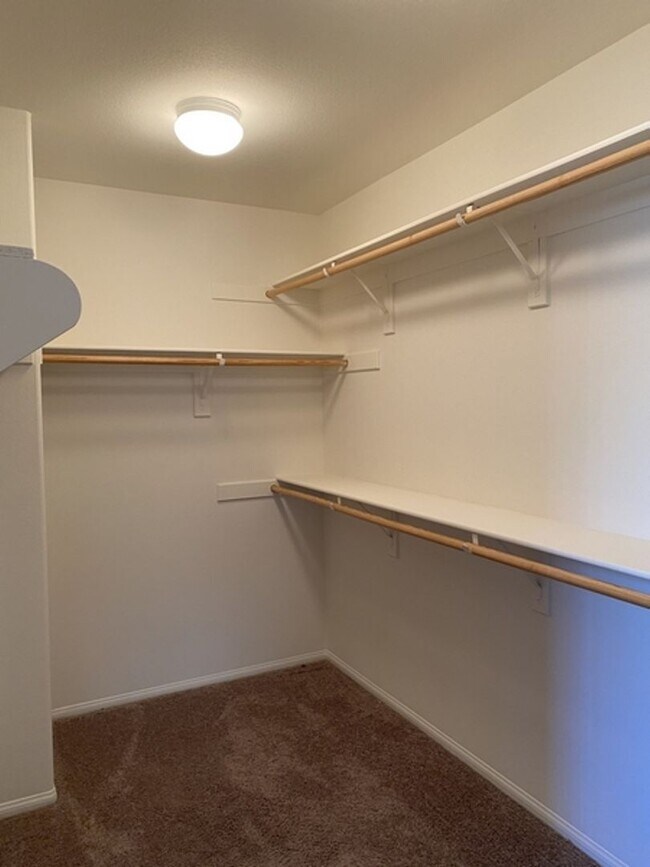 Building Photo - Beautiful large 3 bedroom home in Eastvale!