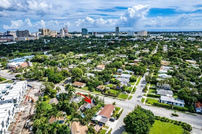 Building Photo - 1911 Parker Ave