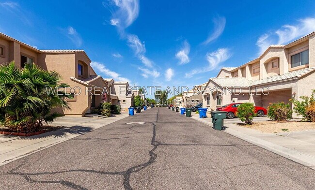 Building Photo - 2721 E Schiliro Cir