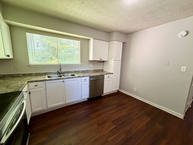 Building Photo - Welcome home!