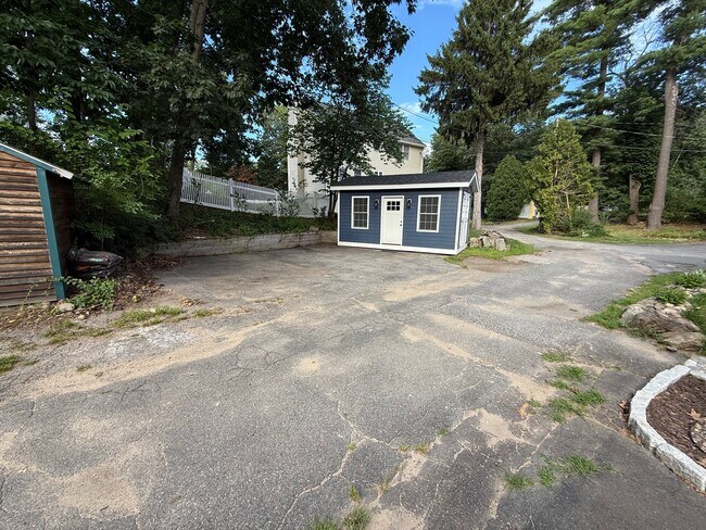Building Photo - 5 Rock Pond Ave