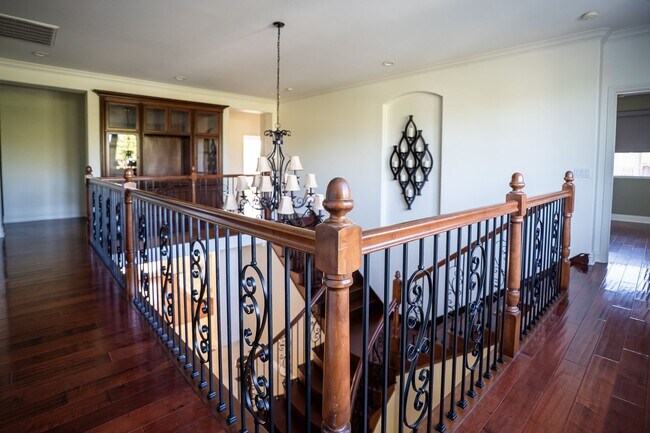 Building Photo - Exceptional estate Located In the highly desirable College Park Community.