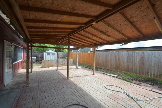 Building Photo - 16335 Quail Echo Dr