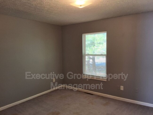 Building Photo - 1113 Crowne Pointe Dr