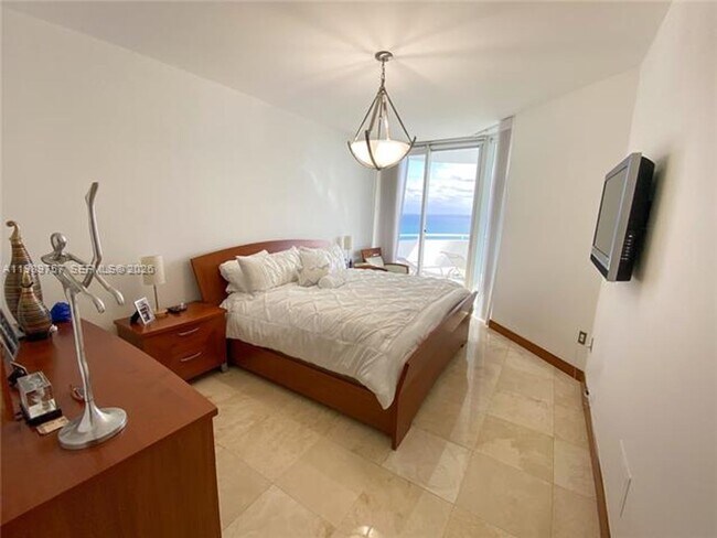 Building Photo - 6301 Collins Ave