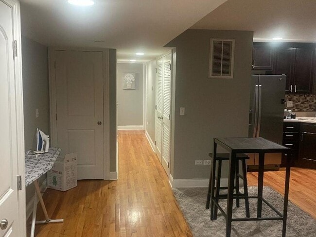 Building Photo - 3313 S Calumet Ave