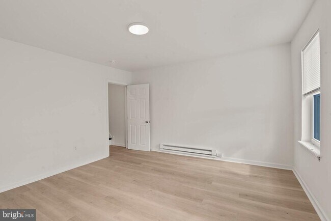 Building Photo - 19 W Seymour St