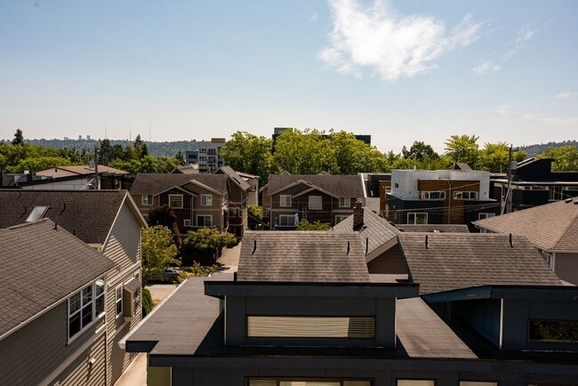 Building Photo - Ballard Townhouse