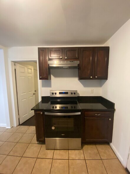 Kitchen - 2431 Baxter Rd SW