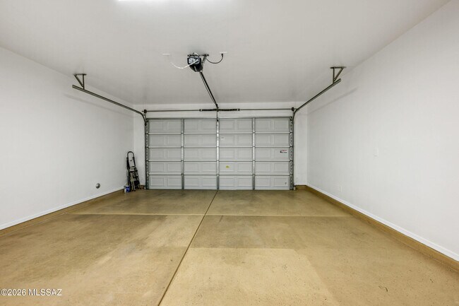 Building Photo - 4261 N Golden Ridge Ln