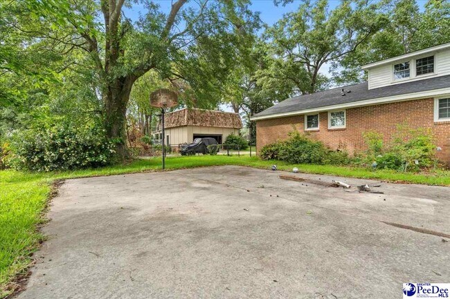 Building Photo - 3820 W Lake Dr