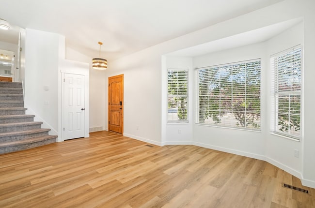 Building Photo - Modern 5 Bedroom Home with 3Car Garage in Sandy Neighborhood