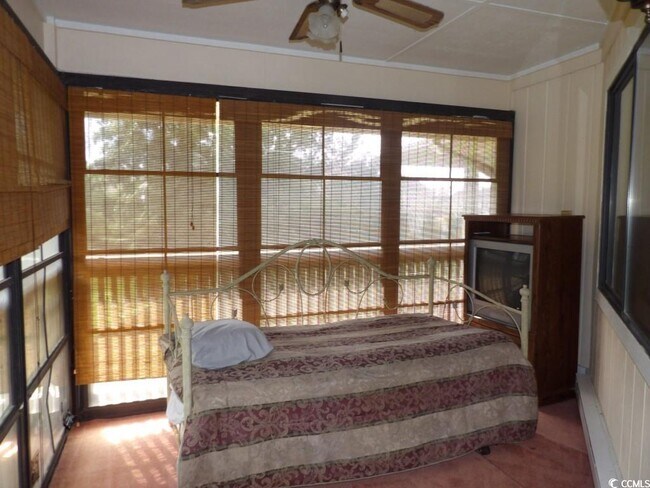 Building Photo - 4286 Pinehurst Cir