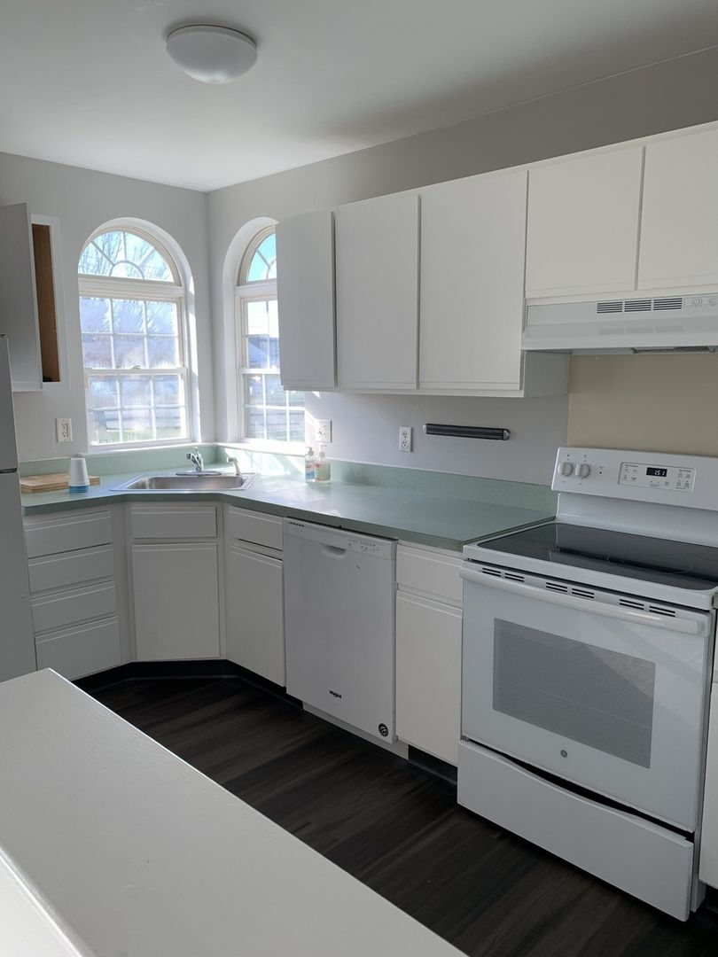 Building Photo - 203 Academy Ln