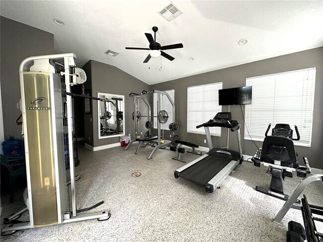 Building Photo - 16724 Rolling Green Dr