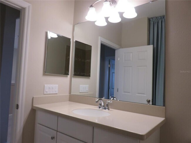 Building Photo - 11601 Maple Palm Way