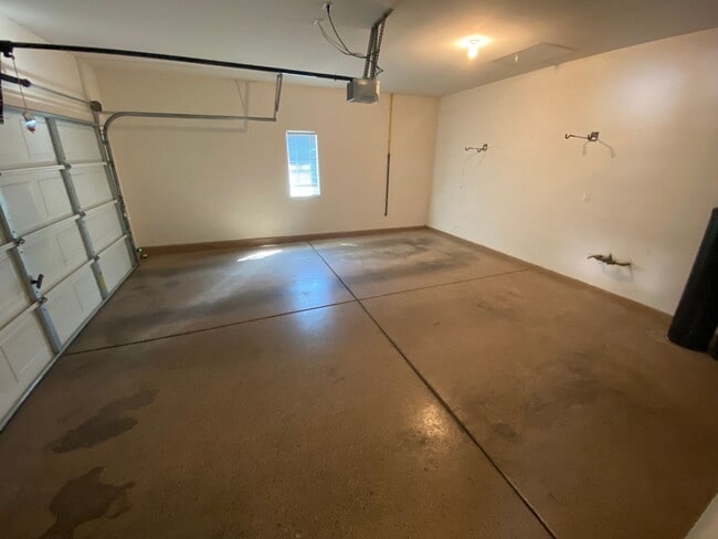 Building Photo - 11865 Tevare Ln