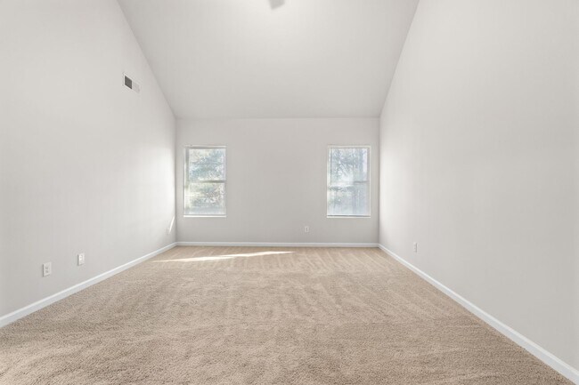 Building Photo - 3 bed 2.5 bath Townhome in Jonesboro!