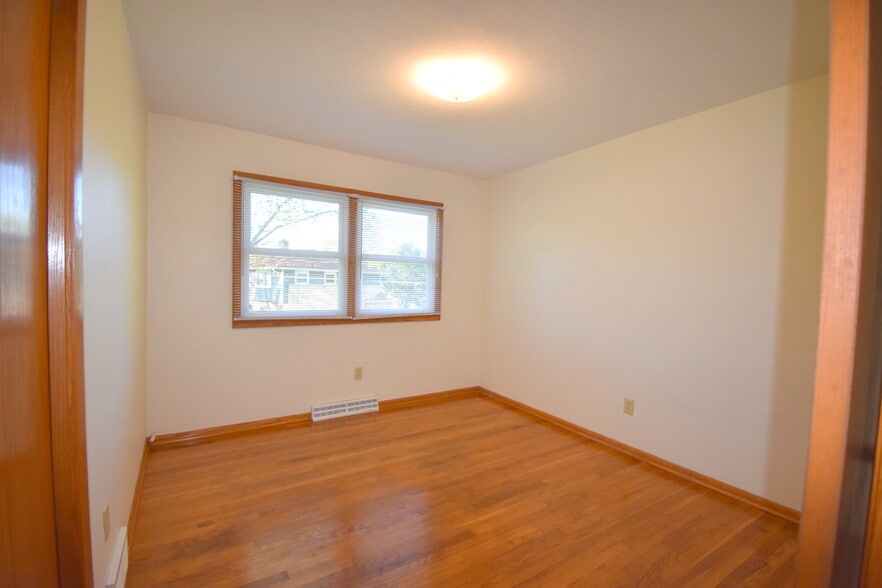 Bed 2 - 6706 Spring Grove Ct