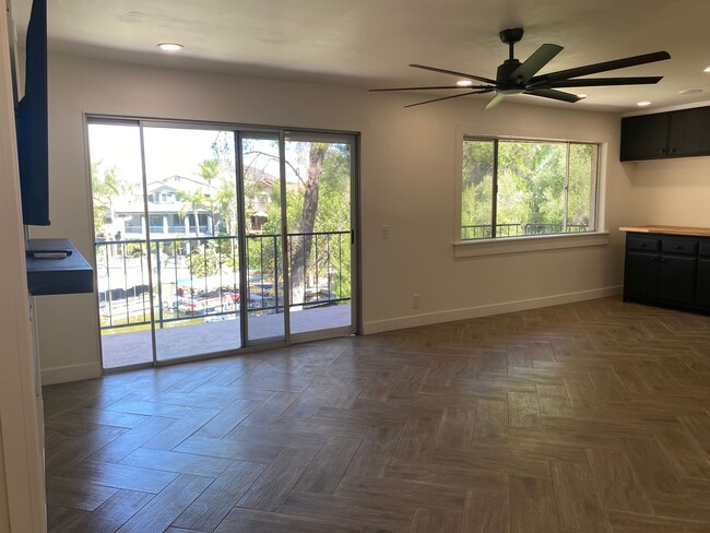 Building Photo - Canyon Lake View Condo Available!