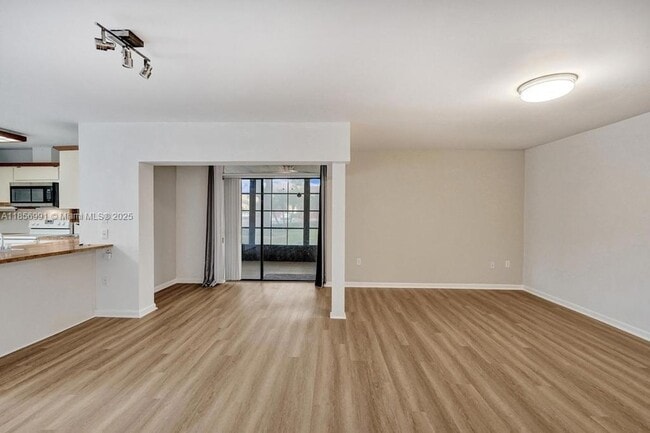 Building Photo - 9540 Sevilla Ln