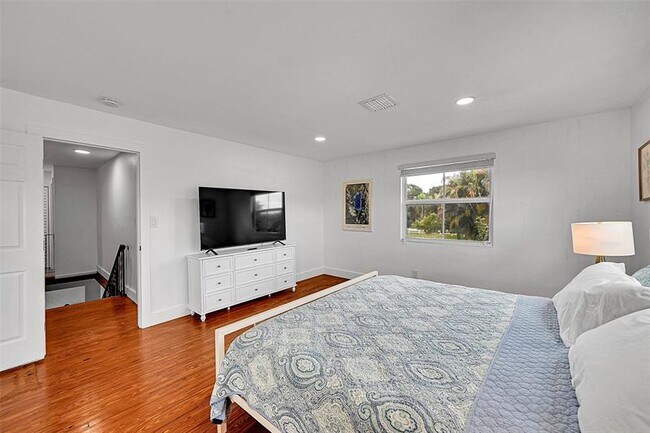 Building Photo - 1201 NW 112th Ave