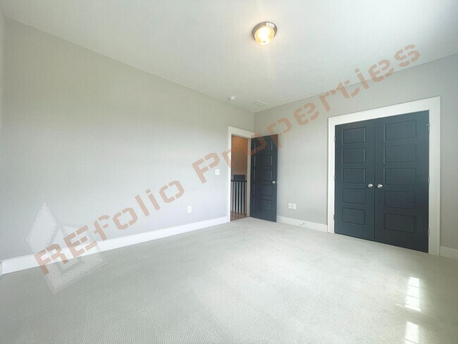 Building Photo - 413 Ancient Oaks Dr