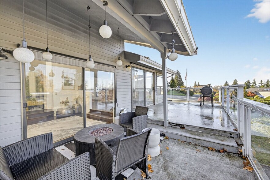 Building Photo - 5111 23rd Ave W