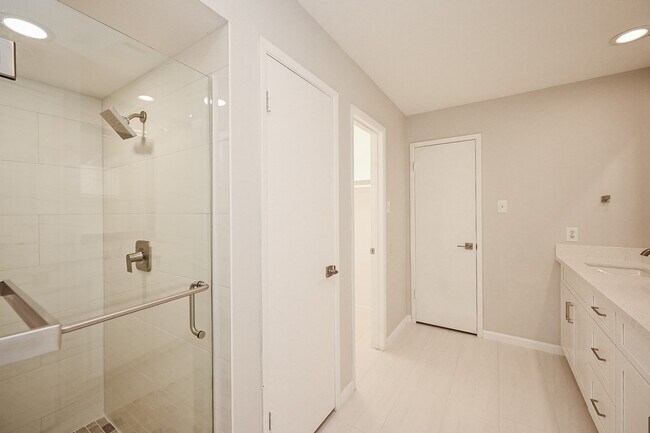 Building Photo - 2818 Green Fields Dr