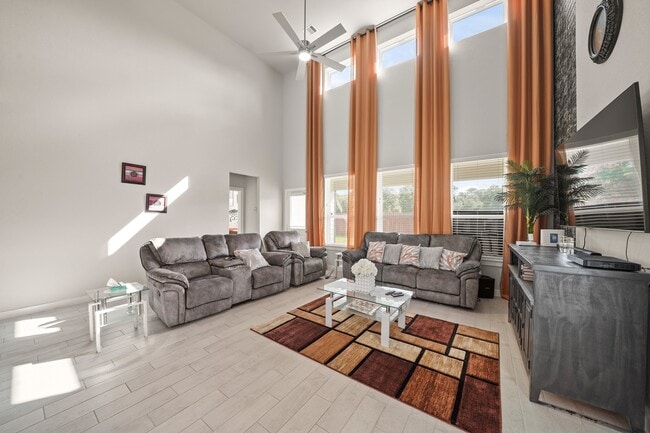 Building Photo - 18419 Windy Knl Wy