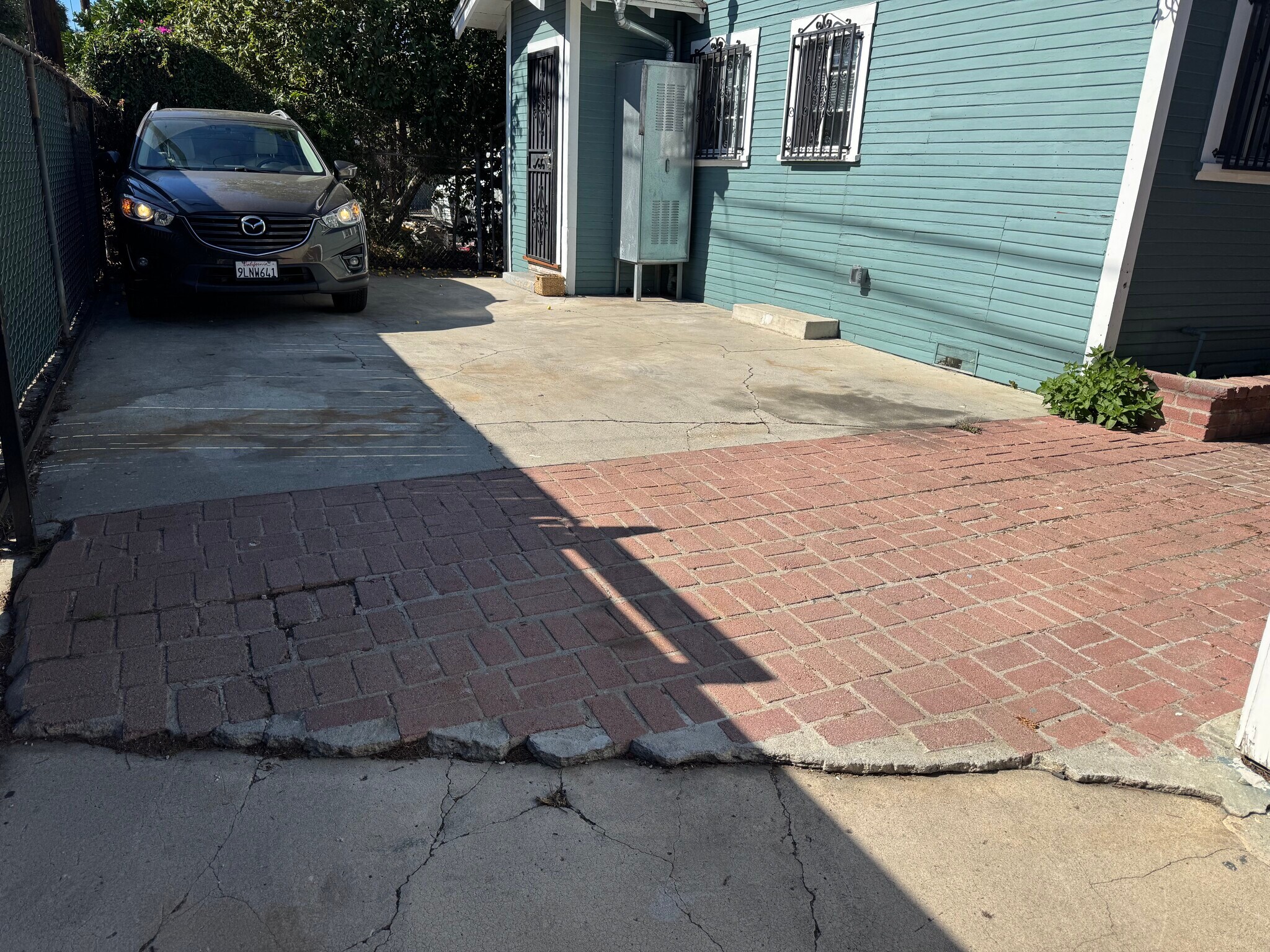 Building Photo - 534 E 19th St