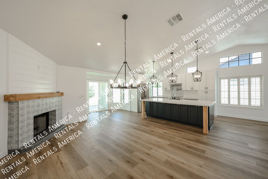 Building Photo - 4812 E Aire Libre Ave