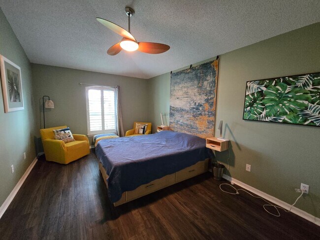 Building Photo - Port St. Lucie Single-Family home with Fenced Yard and Pool! FULLY FURNISHED!