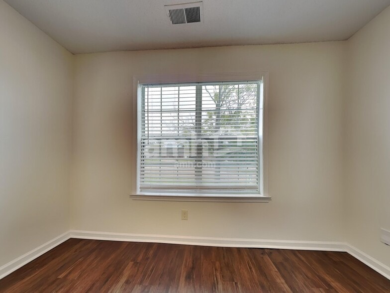 Building Photo - 3433 Sundial Dr