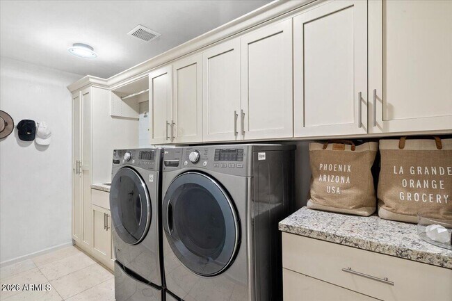 Building Photo - 7922 E Crestwood Way