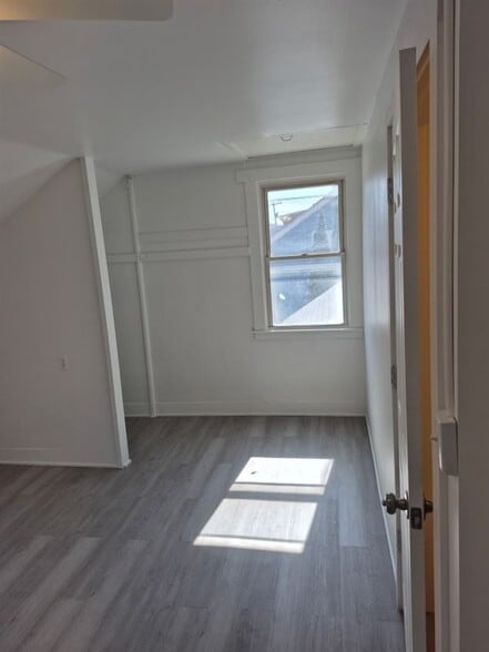 Building Photo - 98 Columbia St