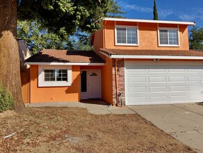 Building Photo - 2412 Sequoia Dr