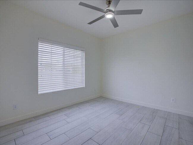 Building Photo - $500 OFF FIRST FULL MONTHS RENT!