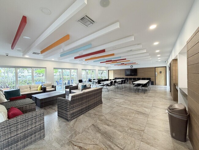 Building Photo - 3001 S Course Dr