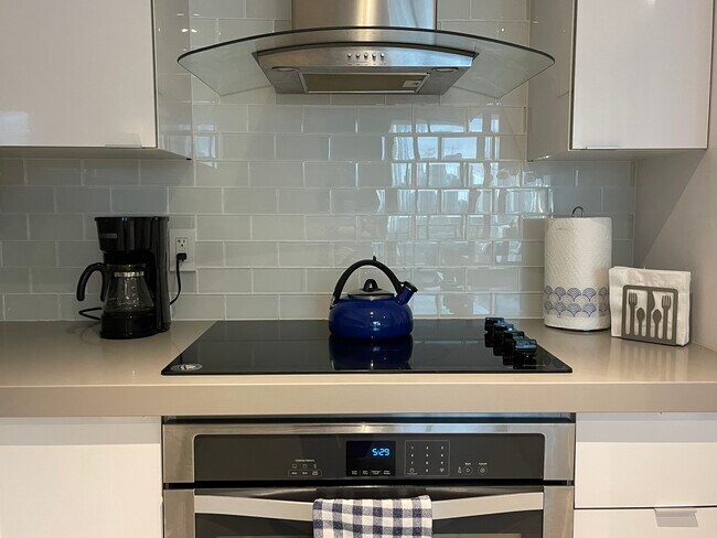 Building Photo - 1600 NE 1st Ave