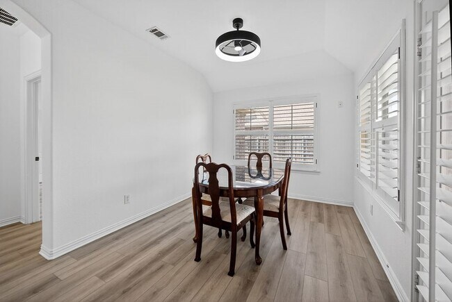 Building Photo - 2360 Collin Dr