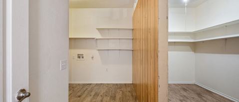 Building Photo - 8109 Verbank Villa