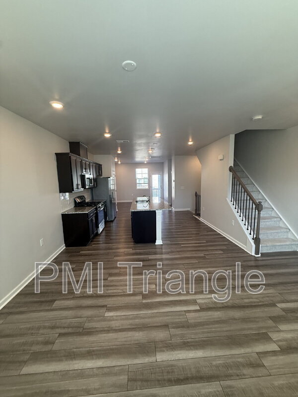 Building Photo - 716 Cormiche Ln