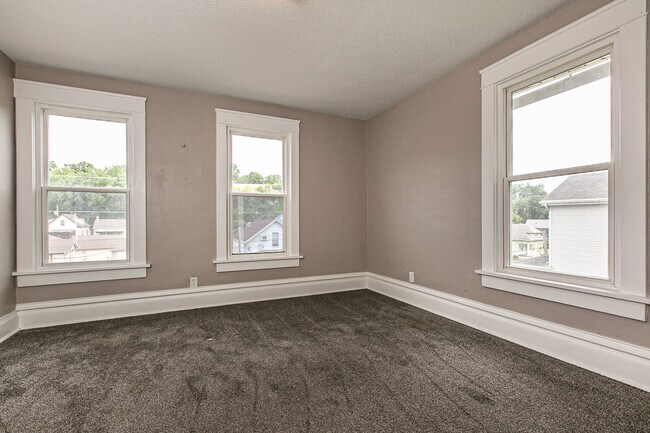 Building Photo - 400 Kaufmann Ave
