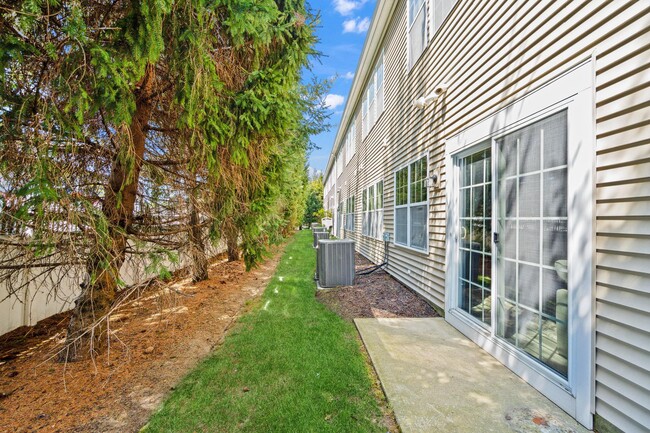 Building Photo - 39 Southampton Dr