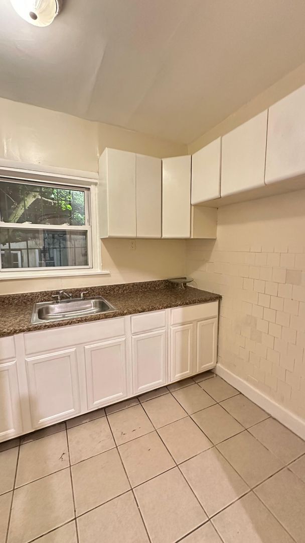 Building Photo - Remodeled Home - Kensington