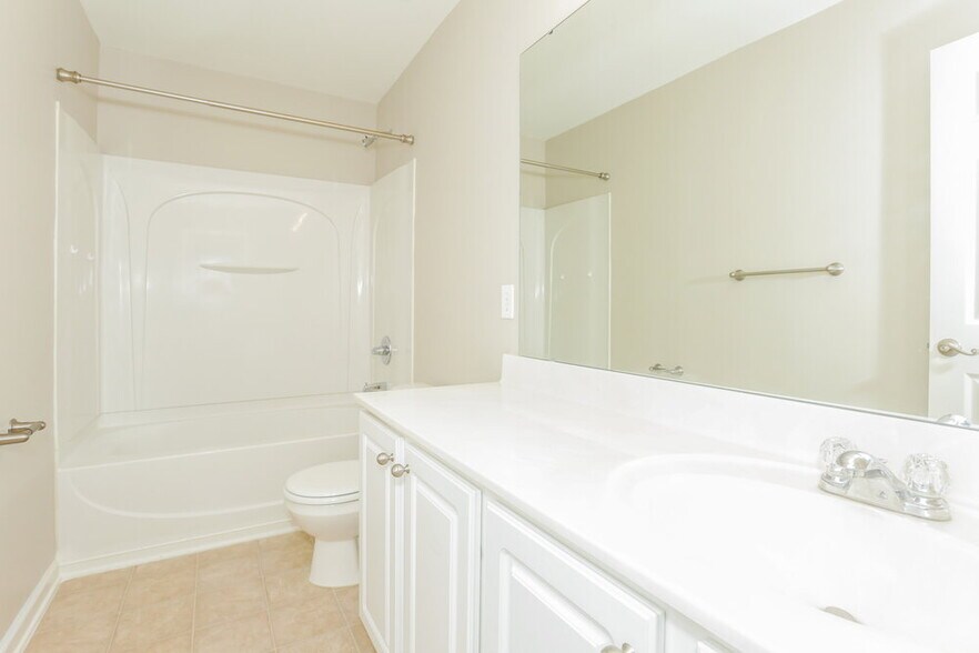 Building Photo - 6415 Glenolden Dr