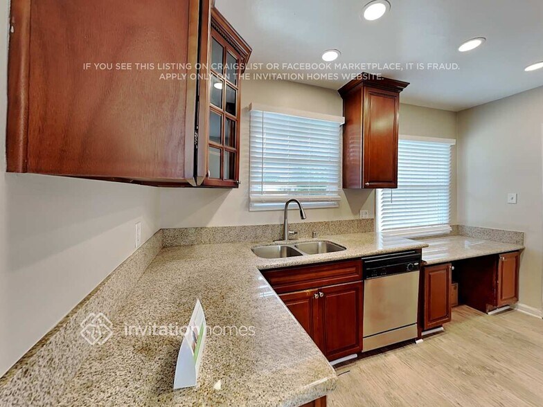 Building Photo - 18147 Archwood St